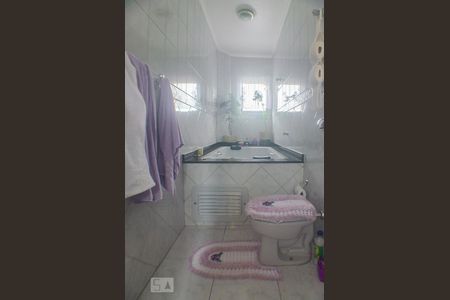 Apartamento à venda com 125m², 3 quartos e 2 vagas Apartamento à venda com 125m², 3 quartos e 2 vagasBanheiro da suíte