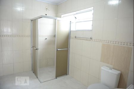 Banheiro de casa de condomínio para alugar com 1 quarto, 56m² em Niterói, Canoas