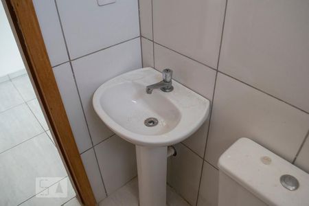 BANHEIRO de casa para alugar com 1 quarto, 25m² em Vila Dionisia, São Paulo