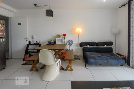 Sala / Quarto de kitnet/studio à venda com 1 quarto, 38m² em Cambuci, São Paulo
