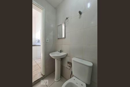 Banheiro de casa para alugar com 2 quartos, 40m² em Piratininga (venda Nova), Belo Horizonte