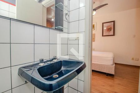 Banheiro de kitnet/studio para alugar com 1 quarto, 29m² em Bom Fim, Porto Alegre