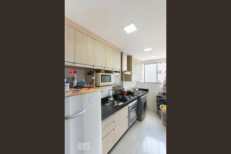 Cozinha de apartamento à venda com 2 quartos, 43m² em Loteamento Parque São Martinho, Campinas