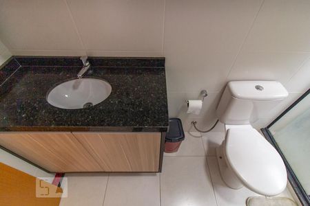 Banheiro de kitnet/studio para alugar com 1 quarto, 29m² em Rebouças, Curitiba