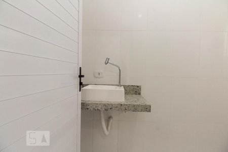 Banheiro  de apartamento à venda com 1 quarto, 40m² em Vila Ivone, São Paulo