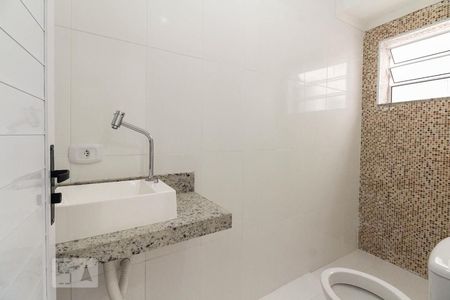 Banheiro  de apartamento para alugar com 1 quarto, 40m² em Vila Ivone, São Paulo