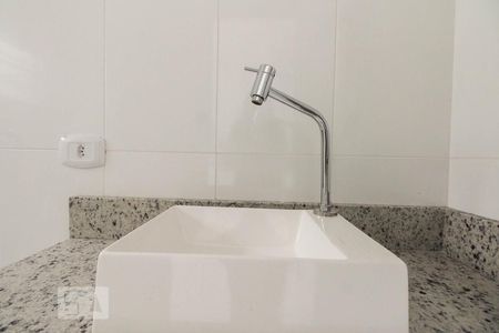 Banheiro  de apartamento à venda com 1 quarto, 40m² em Vila Ivone, São Paulo