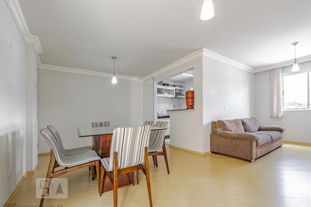 Sala de apartamento para alugar com 2 quartos, 70m² em Santa Cândida, Curitiba