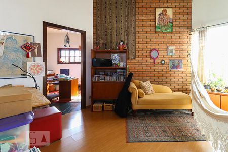 Sala de TV de casa à venda com 3 quartos, 170m² em Jardim Ester Yolanda, São Paulo