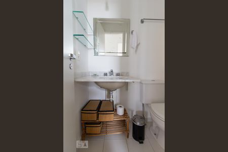 Banheiro de apartamento para alugar com 2 quartos, 50m² em Santo Amaro, São Paulo