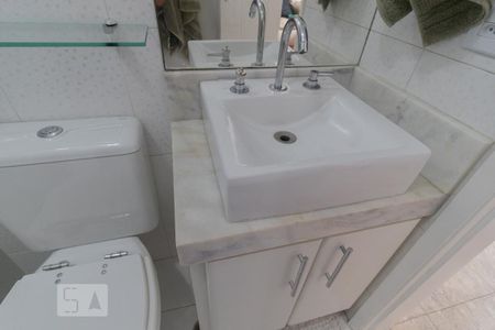 Apartamento à venda com 74m², 3 quartos e 2 vagas Apartamento à venda com 74m², 3 quartos e 2 vagasBanheiro