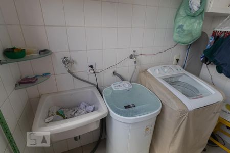 Apartamento à venda com 74m², 3 quartos e 2 vagas Apartamento à venda com 74m², 3 quartos e 2 vagasÁrea de Serviço