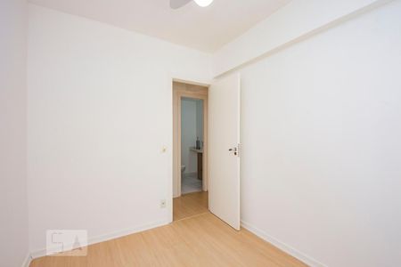 Quarto 2 de apartamento para alugar com 3 quartos, 69m² em Vila Ipiranga, Porto Alegre