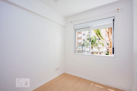 Quarto 2 de apartamento para alugar com 3 quartos, 69m² em Vila Ipiranga, Porto Alegre