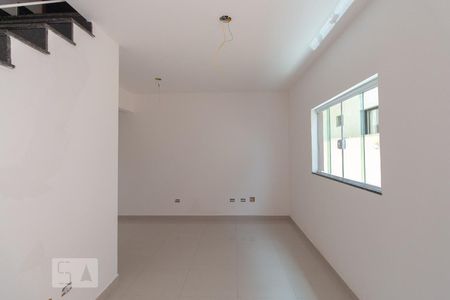 Casa de condomínio à venda com 70m², 2 quartos e 2 vagasSala