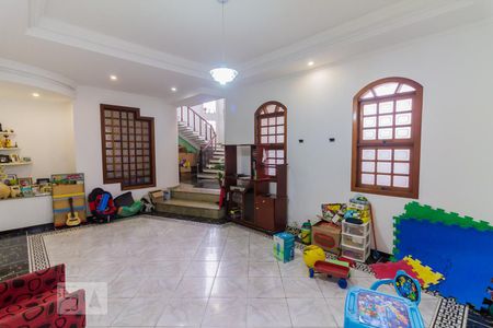 Sala de casa para alugar com 5 quartos, 359m² em Vila Rosalia, Guarulhos