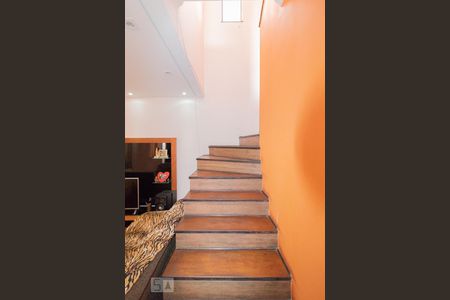 Escada de casa à venda com 3 quartos, 110m² em Vila Mariza Mazzei, São Paulo