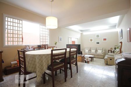 Sala de casa à venda com 4 quartos, 160m² em Paraíso do Morumbi, São Paulo