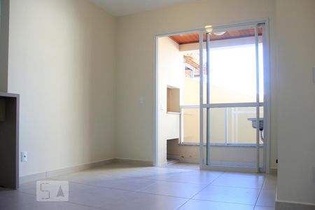 Sala  de apartamento para alugar com 2 quartos, 76m² em Carvoeira, Florianópolis