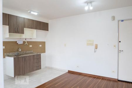 Sala e Cozinha de apartamento para alugar com 1 quarto, 38m² em Cambuci, São Paulo