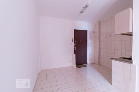 Sala/Quarto de kitnet/studio para alugar com 1 quarto, 29m² em Liberdade, São Paulo