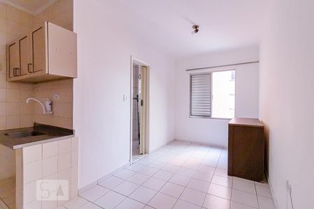 Sala/Quarto de kitnet/studio para alugar com 1 quarto, 29m² em Liberdade, São Paulo