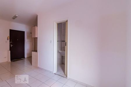 Sala/Quarto de kitnet/studio para alugar com 1 quarto, 29m² em Liberdade, São Paulo