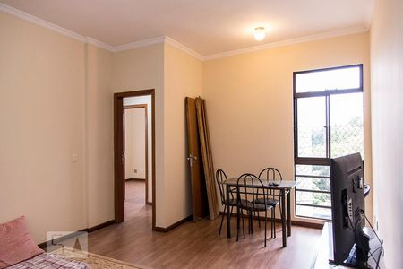 Sala de apartamento para alugar com 3 quartos, 75m² em Dom Cabral, Belo Horizonte