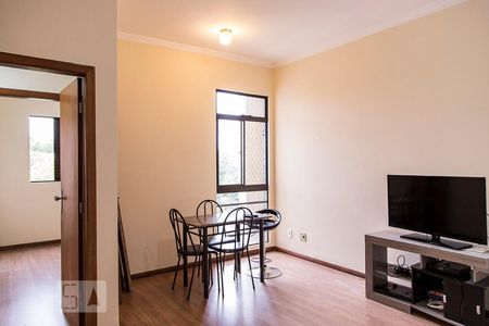 Sala de apartamento para alugar com 3 quartos, 75m² em Dom Cabral, Belo Horizonte