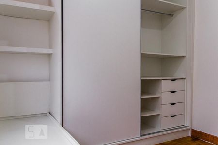 Quarto 1 de apartamento para alugar com 2 quartos, 60m² em Jardim Guanabara, Rio de Janeiro