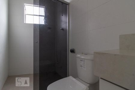 Banheiro de kitnet/studio para alugar com 1 quarto, 22m² em Cachoeirinha, Belo Horizonte