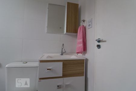 Banheiro de kitnet/studio para alugar com 1 quarto, 22m² em Cachoeirinha, Belo Horizonte