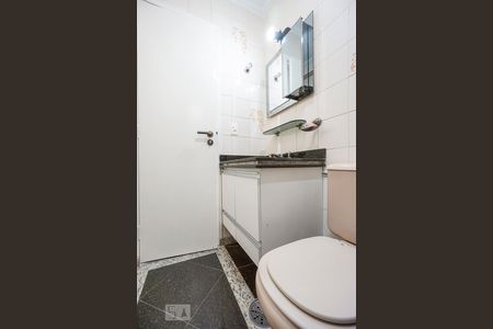 Banheiro social de apartamento à venda com 3 quartos, 84m² em Vila Azevedo, São Paulo