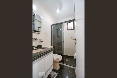Banheiro social de apartamento à venda com 3 quartos, 84m² em Vila Azevedo, São Paulo