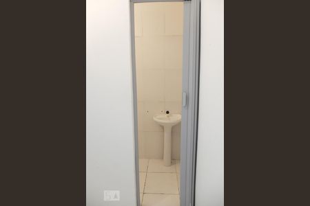 Banheiro de kitnet/studio para alugar com 1 quarto, 40m² em Campo Grande, Salvador