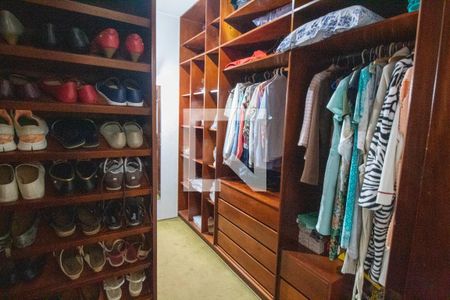 Closet de casa à venda com 5 quartos, 325m² em Cidade Monções, São Paulo