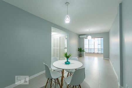 Sala/Quarto de apartamento à venda com 1 quarto, 50m² em Centro Histórico, Porto Alegre