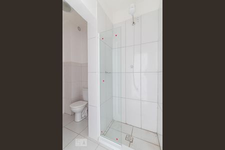 Banheiro de kitnet/studio para alugar com 1 quarto, 22m² em Rio Branco, Porto Alegre