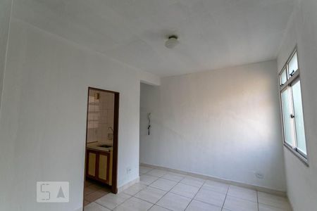 Sala de apartamento para alugar com 2 quartos, 70m² em Floramar, Belo Horizonte
