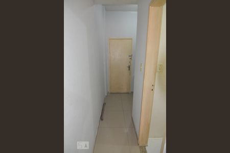 Corredor de kitnet/studio para alugar com 1 quarto, 22m² em Centro, Rio de Janeiro