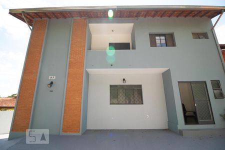 Casa à venda com 302m², 10 quartos e 6 vagas Casa à venda com 302m², 10 quartos e 6 vagasFachada