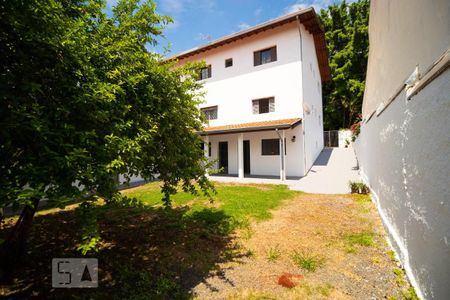 Casa à venda com 302m², 10 quartos e 6 vagas Casa à venda com 302m², 10 quartos e 6 vagasQuintal