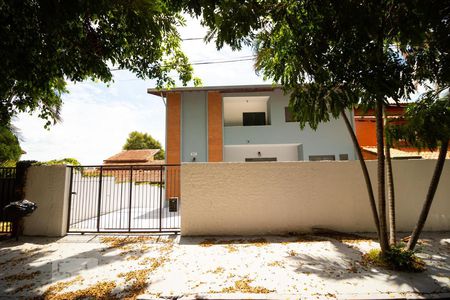 Casa à venda com 302m², 10 quartos e 6 vagas Casa à venda com 302m², 10 quartos e 6 vagasFachada