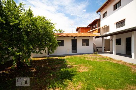 Casa à venda com 302m², 10 quartos e 6 vagas Casa à venda com 302m², 10 quartos e 6 vagasQuintal