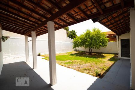 Casa à venda com 302m², 10 quartos e 6 vagas Casa à venda com 302m², 10 quartos e 6 vagasQuintal