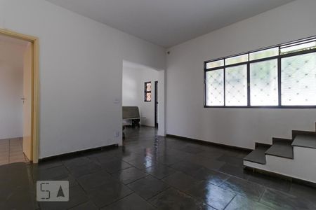 Casa à venda com 302m², 10 quartos e 6 vagas Casa à venda com 302m², 10 quartos e 6 vagasSala