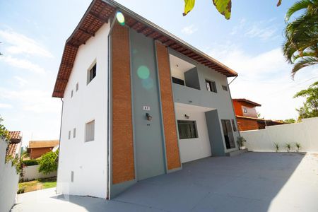 Casa à venda com 302m², 10 quartos e 6 vagas Casa à venda com 302m², 10 quartos e 6 vagasQuintal