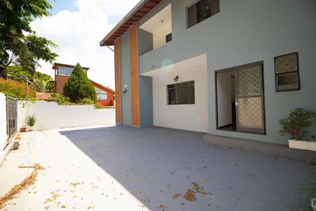 Casa à venda com 302m², 10 quartos e 6 vagas Casa à venda com 302m², 10 quartos e 6 vagasQuintal