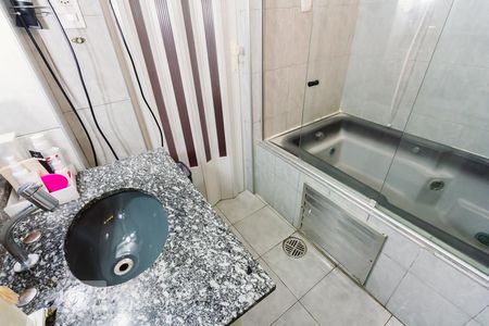 Banheiro de apartamento à venda com 3 quartos, 89m² em Vila Romana, São Paulo