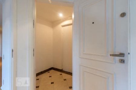 Hall de apartamento para alugar com 3 quartos, 230m² em Indianópolis, São Paulo